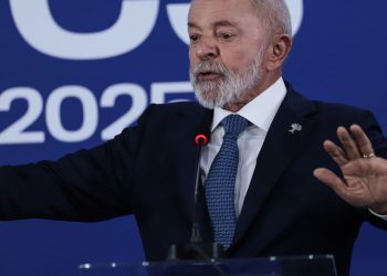 lula-diz-que-brics-seguira-discutindo-alternativas-ao-dolar