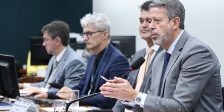 comissao-especial-da-camara-vota-parecer-de-lira-sobre-isencao-do-ir