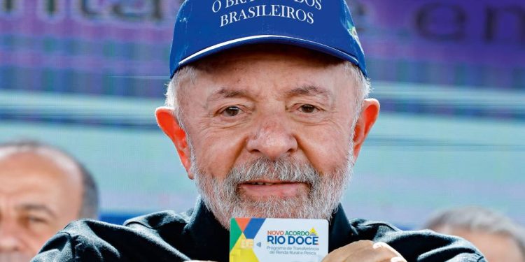 o-presente-de-trump:-tarifaco-ajuda-popularidade-de-lula-e-pressiona-a-oposicao