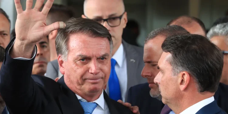 sede-do-pl-e-casa-de-bolsonaro-sao-alvo-de-busca-e-apreensao-pela-pf