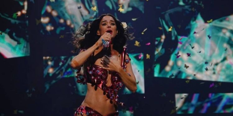 a-reacao-de-katy-perry-depois-de-quase-ter-acidente-grave-em-show