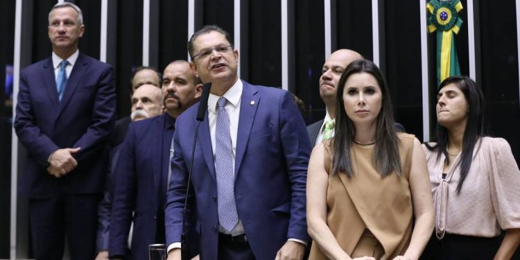 enquadrada-por-motta,-bancada-do-pl-faz-reuniao-sobre-defesa-de-bolsonaro