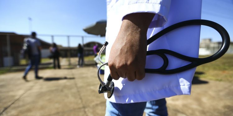 fies-para-o-curso-de-medicina-passa-a-ser-de-r$-78-mil-por-semestre
