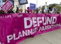 juiza-federal-impede-governo-trump-de-bloquear-recursos-da-planned-parenthood