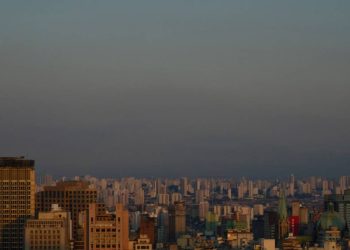 o-mais-novo-fator-de-risco-para-o-alzheimer-esta-no-ar-que-voce-respira