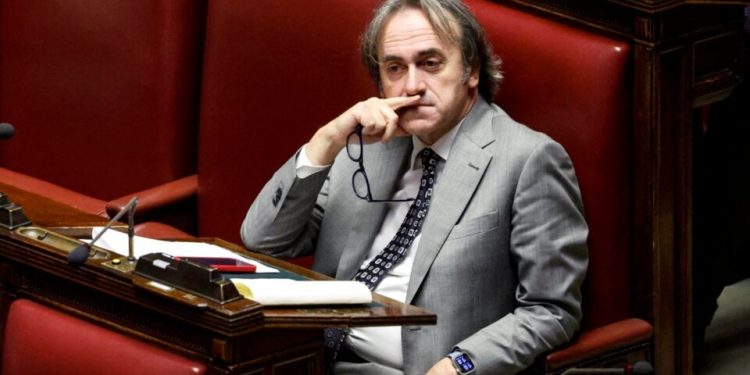 quem-e-angelo-bonelli,-deputado-italiano-que-diz-ter-informado-o-endereco-de-zambelli-a-policia