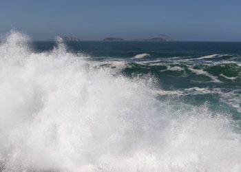 marinha-mantem-alerta-de-ondas-fortes-no-rio-ate-quinta-feira