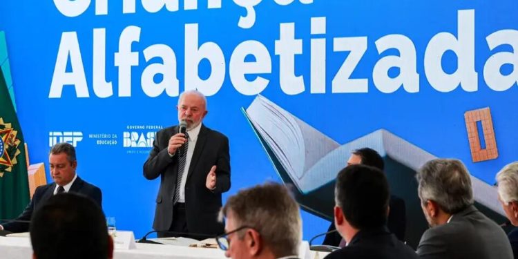 sem-metas-ou-base-cientifica,-plano-de-alfabetizacao-do-governo-tem-vies-ideologico