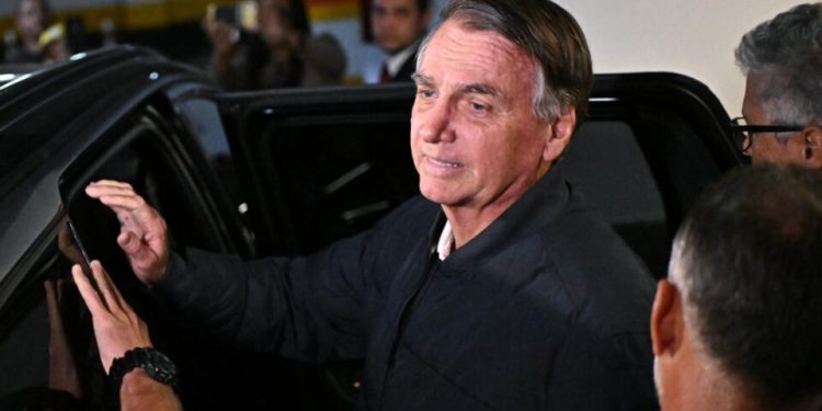 imprensa-internacional-repercute-ordem-de-prisao-domiciliar-de-bolsonaro,-determinada-por-moraes