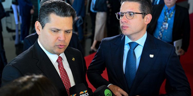 alcolumbre-diz-que-ocupacao-das-mesas-e-arbitraria-e-antidemocratica