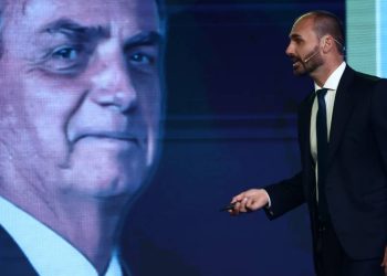 a-manobra-de-eduardo-bolsonaro-para-salvar-o-pai-e-impor-derrota-ao-pais