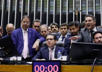 o-motim,-o-tarifaco-e-a-direita-que-nao-quer-se-distinguir-da-extrema
