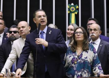 lider-do-pl-pede-perdao-a-motta-e-nega-acordo-sobre-anistia:-assista