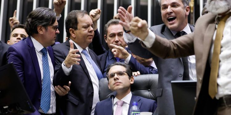 motta-envia-a-corregedoria-denuncias-contra-deputados-que-obstruiram-plenario