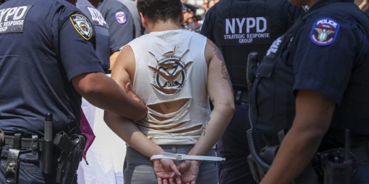 governo-de-trump-prendeu-mais-de-300-mil-imigrantes-ilegais-em-seis-meses