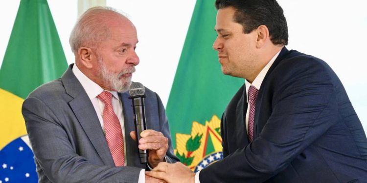 a-lua-de-mel-de-davi-alcolumbre-com-lula