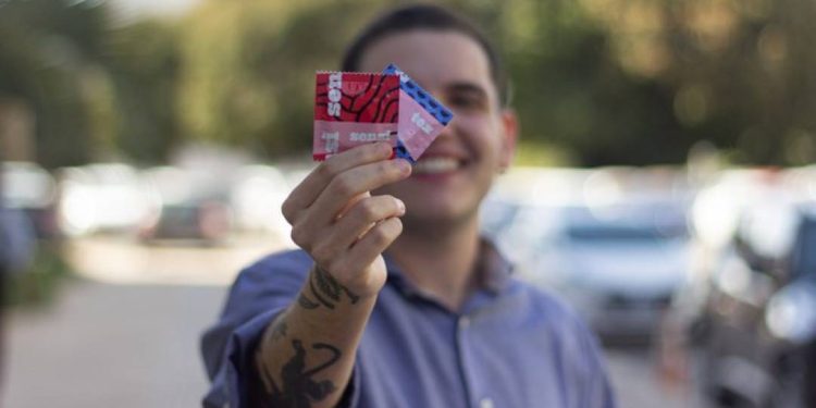 ‘tex’,-nova-camisinha-texturizada-do-sus,-e-aposta-para-estimular-uso-de-preservativos