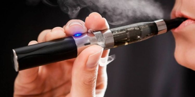 vape-e-cigarro-aumentam-risco-de-ansiedade-e-depressao-em-adolescentes;-entenda