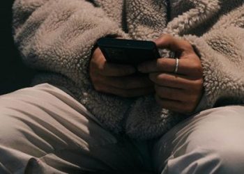 ‘psicose-de-ia’:-por-que-ceo-da-microsoft-ve-risco-urgente-nos-chatbots