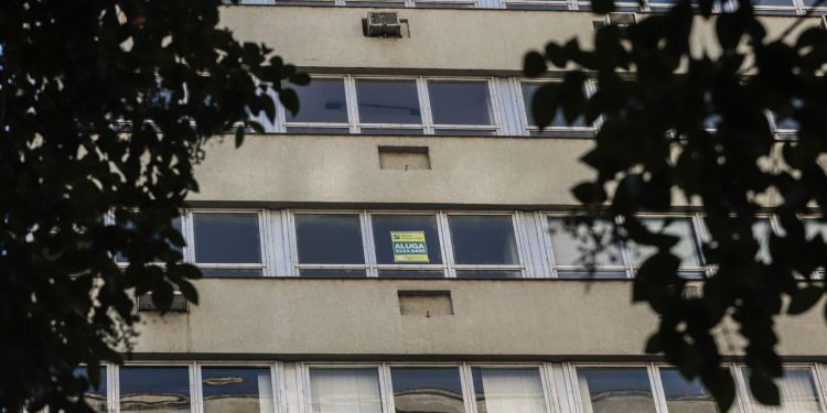 parcela-de-familias-que-pagam-aluguel-sobe-25%-em-8-anos,-mostra-ibge