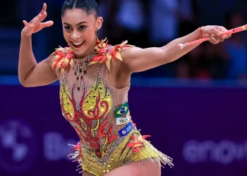 mundial-de-ginastica-ritmica:-barbara-domingos-alcanca-feito-inedito