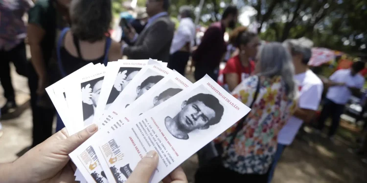 familias-recebem-certidoes-de-obito-retificadas-de-vitimas-da-ditadura