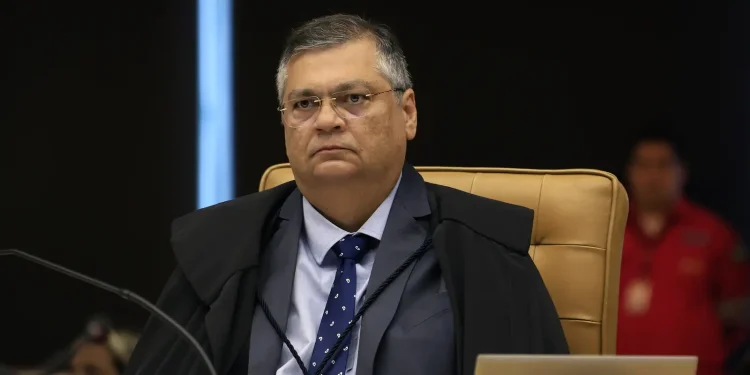 dino-determina-que-pf-investigue-emendas-que-chegam-a-r$-694-milhoes