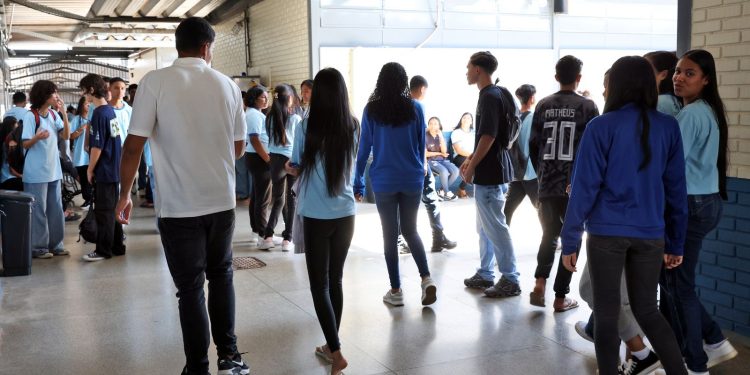 pe-de-meia:-nascidos-em-marco-e-abril-recebem-6a-parcela