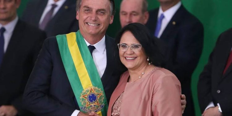 moraes-autoriza-visita-de-damares-a-bolsonaro-as-vesperas-de-julgamento