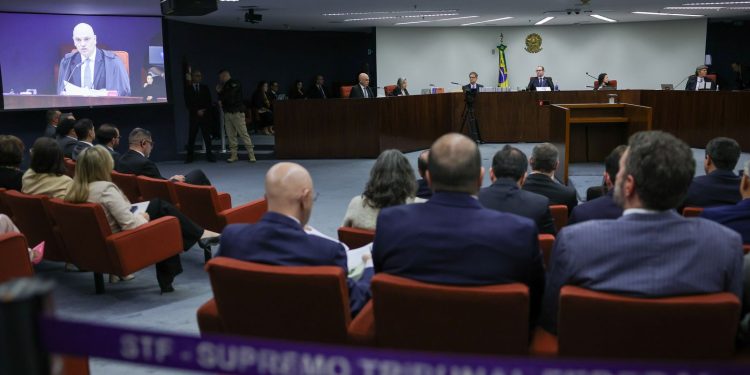 trama-golpista:-defesas-se-manifestam-no-primeiro-dia-do-julgamento