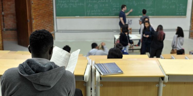 licenciaturas:-formandos-devem-preencher-formulario-ate-25-de-outubro