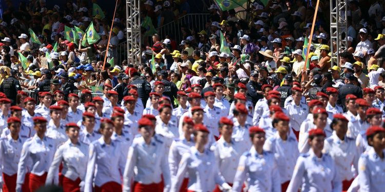 7-de-setembro:-45-mil-pessoas-acompanham-desfile-em-brasilia