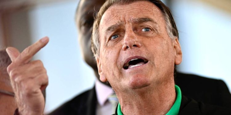 bolsonaro-deve-ser-submetido-a-procedimento-para-lesoes-de-pele;-entenda