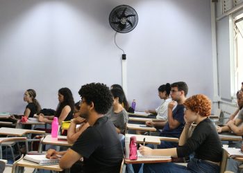 diploma-de-ensino-superior-pode-mais-que-dobrar-salario-no-brasil