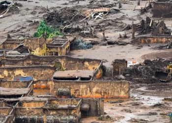 pescadores-atingidos-por-queda-de-barragem-do-fundao-recebem-beneficio