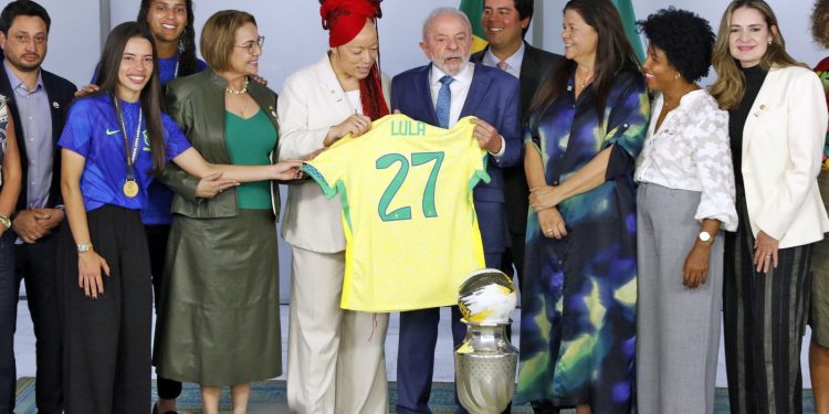 lula-vai-encaminhar-ao-congresso-projeto-que-prioriza-futebol-feminino