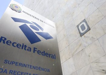 receita-apreende-em-dois-navios-no-rio-carga-de-combustivel-irregular