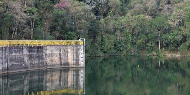 sistema-cantareira-tera-captacao-menor-de-agua-a-partir-de-outubro