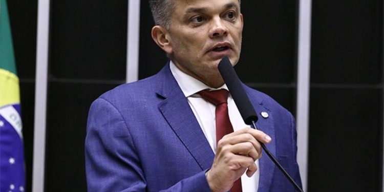 dimas-gadelha-pede-que-tcu-investigue-uso-de-emendas-repassadas-por-ele-a-ong-do-rj