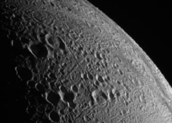 moleculas-descobertas-em-lua-de-saturno-aumentam-chance-de-vida-alienigena