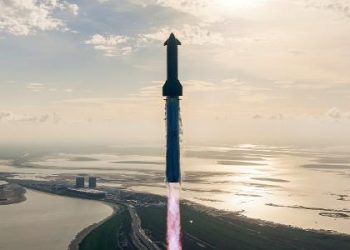 rumo-a-marte:-elon-musk-lanca-novo-voo-do-megafoguete-starship