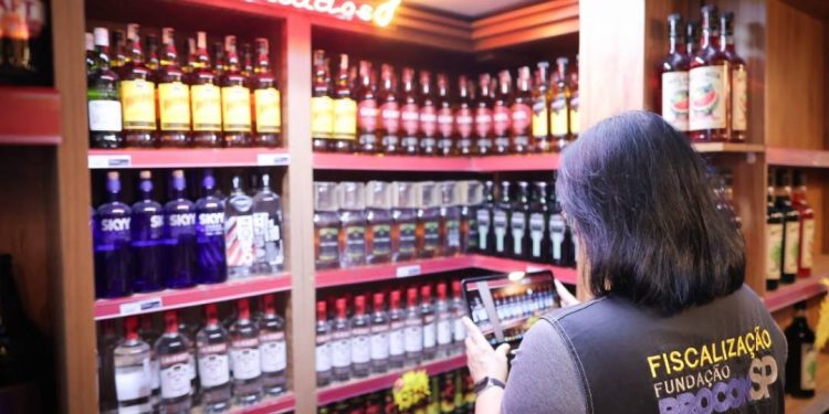 metanol:-numero-de-mortes-por-intoxicacao-sobe-para-8-e-brasil-confirma-41-casos