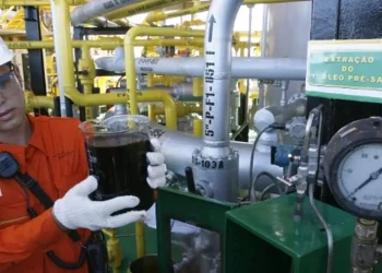 petrobras-fecha-acordo-para-vender-petroleo-a-india
