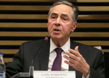 barroso-autoriza-enfermeiros-a-auxiliar-aborto-legal-em-liminar