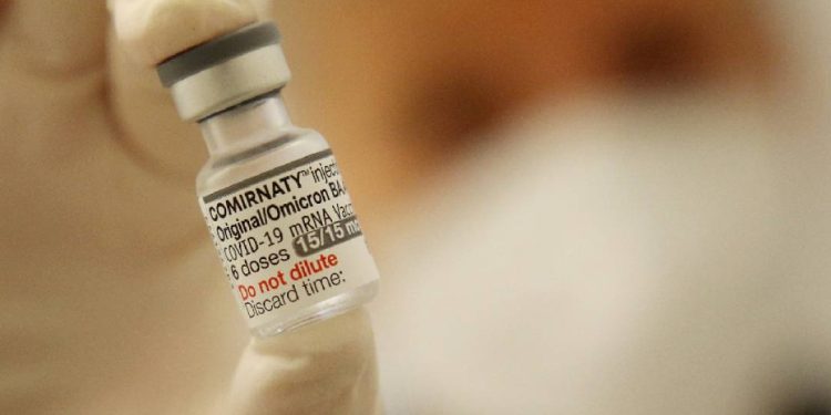 vacina-da-covid-19-pode-potencializar-tratamento-de-cancer-e-aumentar-sobrevida,-sugere-estudo