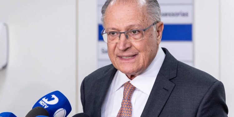 alckmin-fala-em-expectativa-positiva-antes-de-encontro-lula-trump:-‘avenida-pela-frente’