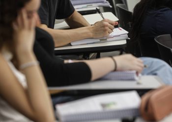 cursinhos-oferecem-auloes-gratuitos-para-enem-e-vestibulares;-conheca-opcoes