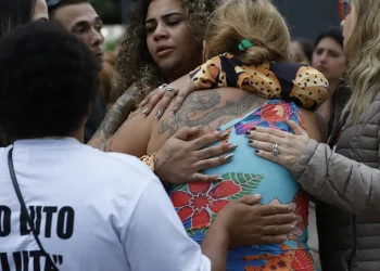 atos-pelo-pais-protestam-contra-operacao-no-rio