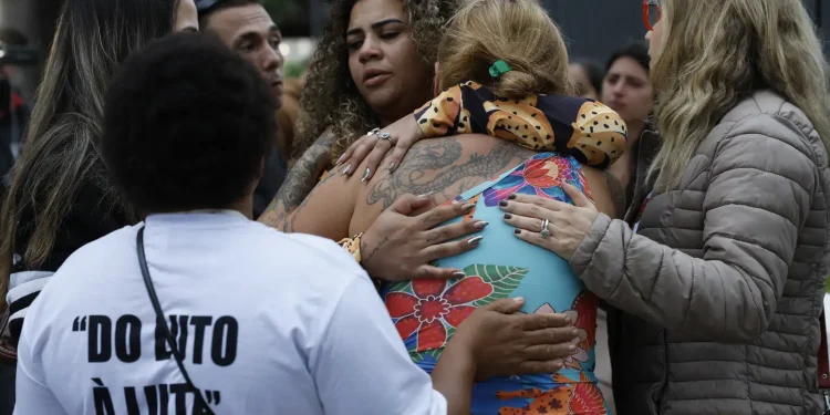atos-pelo-pais-protestam-contra-operacao-no-rio