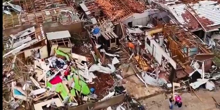com-ventos-entre-180-e-250-km/h,-tornado-deixa-cinco-mortos-no-parana
